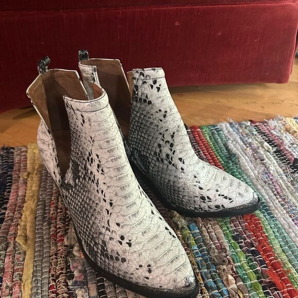 Jeffrey Campbell Black and White Snakeskin Ankle Booties Size 9 - Picture 6 of 16